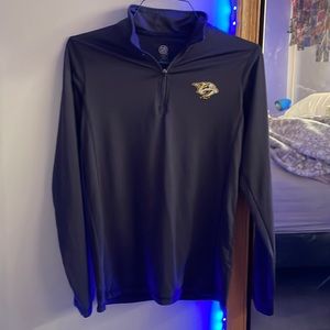 This quarter zip dry fit pullover is in great shape! it is a small in womens